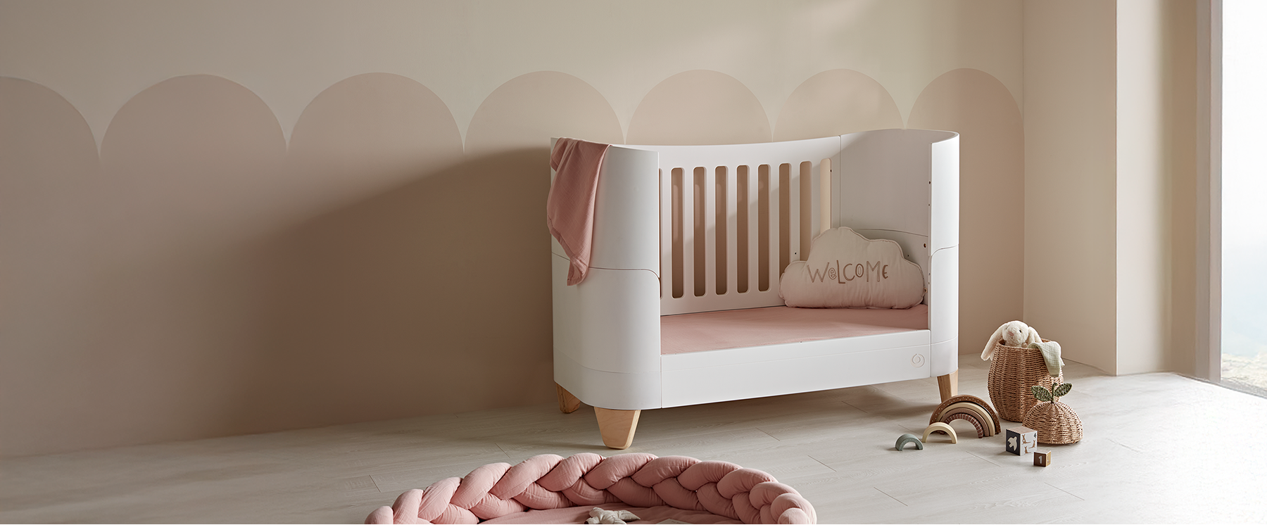 <p>Serena<br/>Convertible Cot</p>